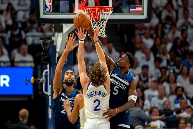 布莱顿发布备战花絮，集结日遗憾出局，NBA季后赛任务艰巨，纪律约束更严格的简单介绍-九游