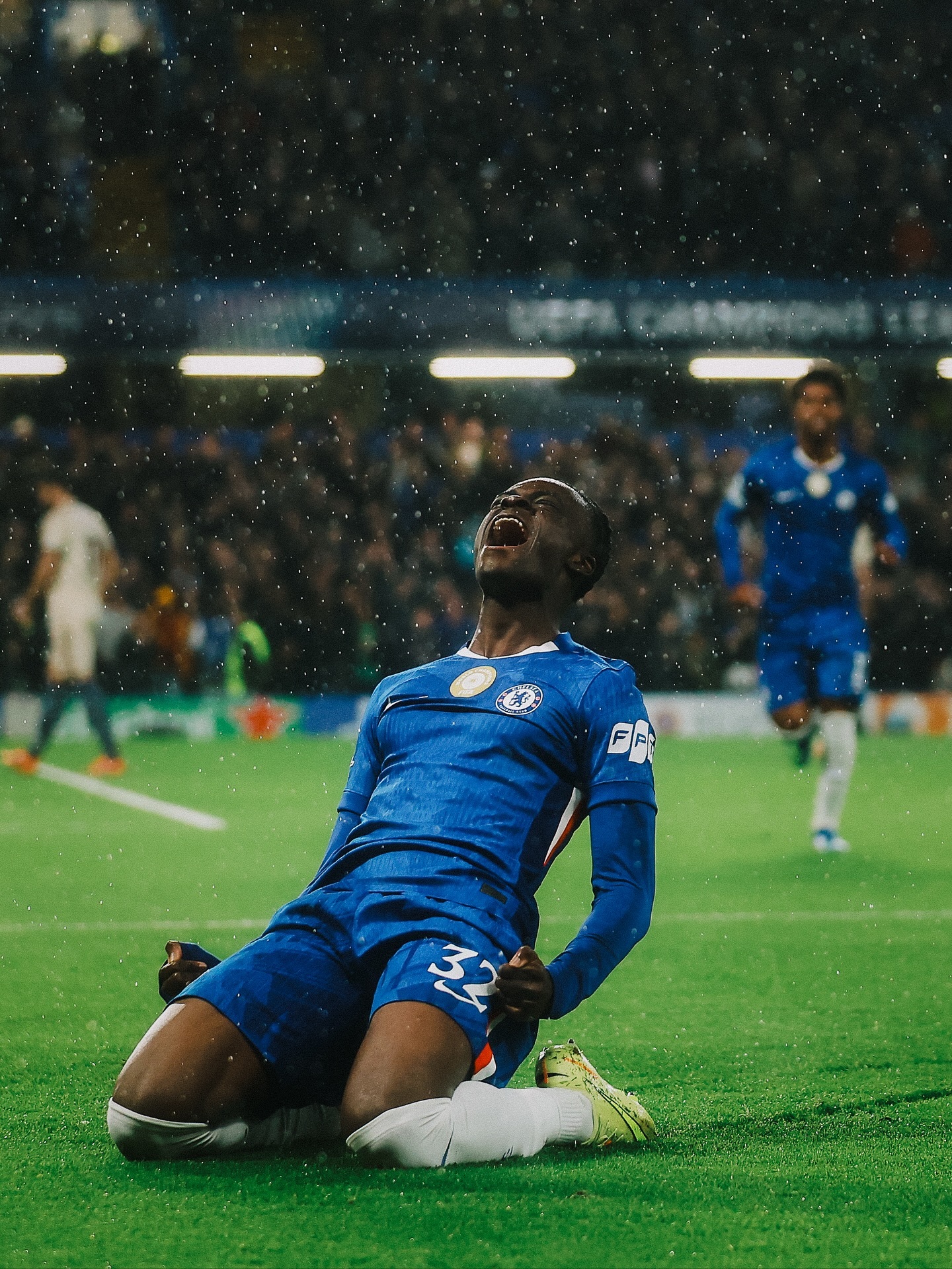 阿贾克斯发布备战花絮；国际比赛日强势反弹；德甲任务艰巨；资深球员宣示担当的简单介绍